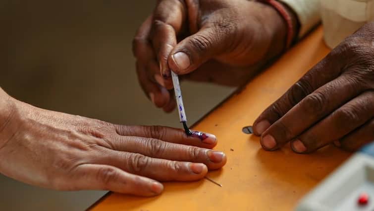 Assembly Bypoll Live: 4 राज्यों की 5 सीटों पर उपचुनाव आज, वोटिंग जारी, जानें किसकी साख दांव पर