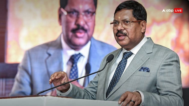 ‘यूट्यूब इंटरव्यूज के आधार पर नहीं सुनाता हूं फैसला, सिर्फ अखबार…’, SG मेहता दे रहे थे दलील तो बोले CJI गवई
