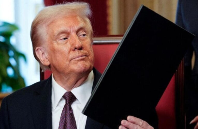 Trump के 50% टैरिफ बम पर भारत का सख्त जवाब: विदेश मंत्रालय ने बताया दुर्भाग्यपूर्ण, दी जवाबी कार्रवाई की चेतावनी